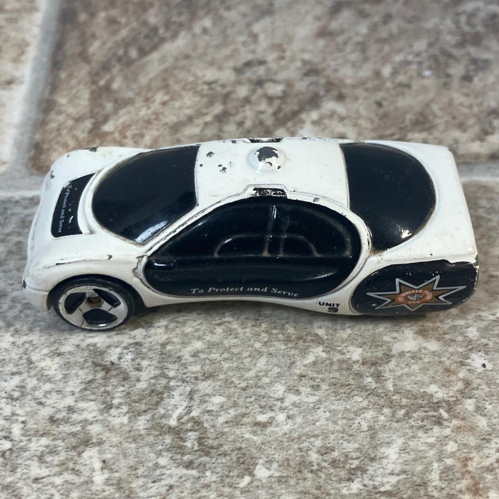 Hot Wheels 1995 Police Car To Protect and Serve Diecast‎ Toy Vehicle